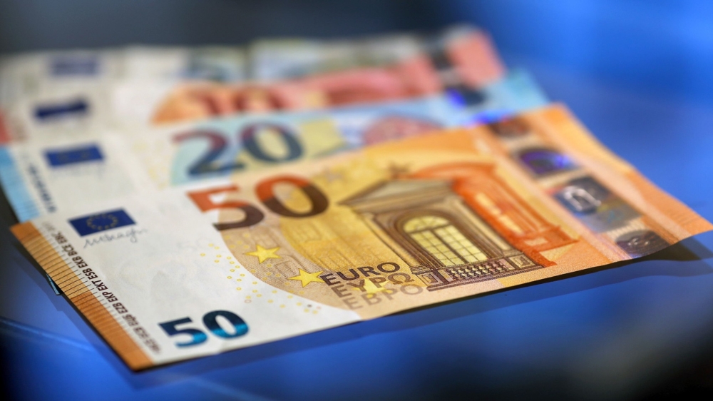 Euro peson tjeter renie historike, dollari ne nivelin me te larte qe nga 2017